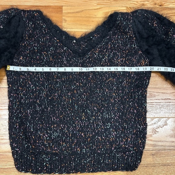 Chic Vintage Black Knit Sweater with Angora Mix - Picture 8 of 9